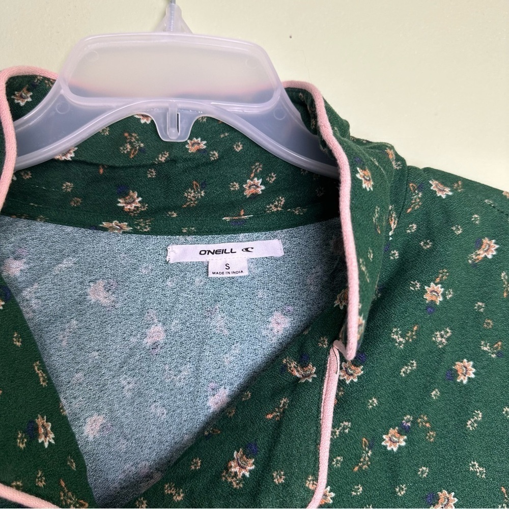O'Neill Green Pink Floral Button Down Sleep Shirt NWT Women's Size Small - Picture 5 of 9